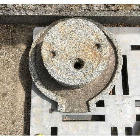 Ancient stone grinder and tray, assorted sizes (1/5)