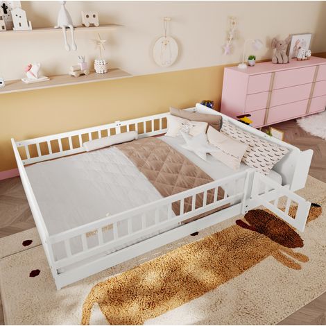 Letto per bambini moderno 140x200 cm in pino e MDF bianco, con scaffali aperti e cancelletto apribile (1/5)