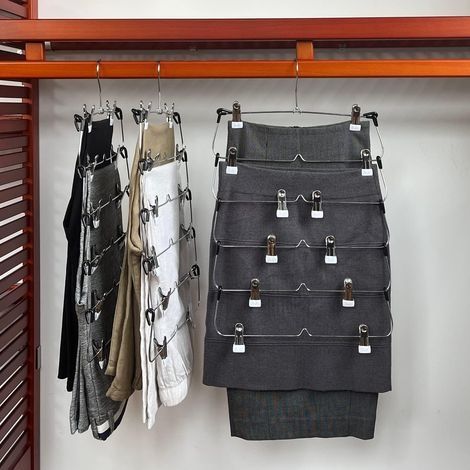 6er-Set Hosenbügel mit Clips – Aus robustem und langlebigem, verchromtem Metall – Platzsparend – Mehrfachbügel mit verstellbaren, rutschfesten Clips für Hosen, Röcke, Jeans und mehr. (1/4)