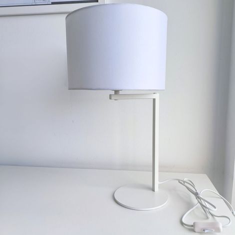 Lámpara de Mesa Metálica con Tulipa en Tela – E27, 40W, Estilo Moderno