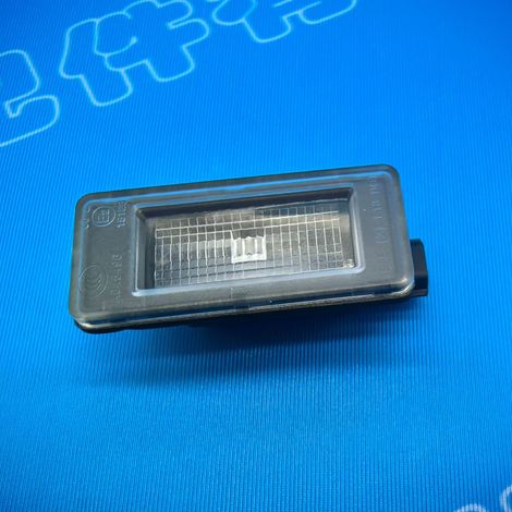 26510-8990E is suitable for Nissan Sentra Altima X-trail rear license plate lights. (1/4)