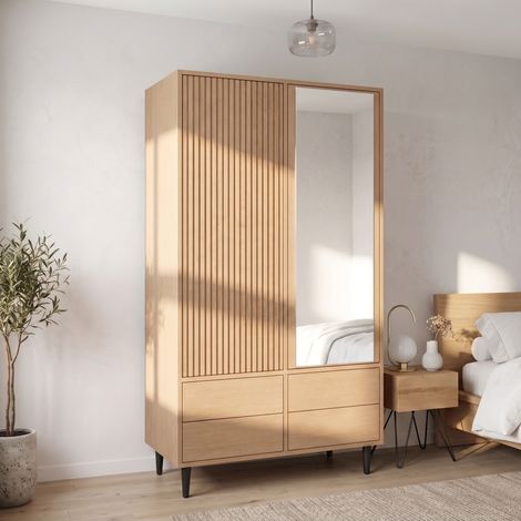 Armario dormitorio con espejo, 4 cajones y barra para ropa, 90 x 45 x 200 cm, acabado madera clara y patas de metal – CHICFURN, almacenaje vertical para vestidor moderno (1/5)