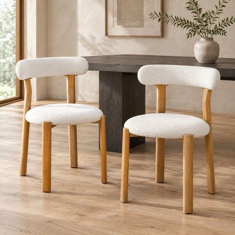 Sillas de comedor 2 piezas en bouclé blanco, respaldo ergonómico, patas de madera DESVIAE (1/5)