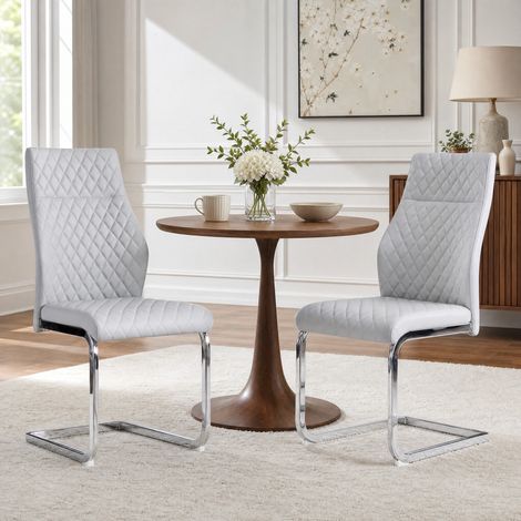 Set di 2 sedie da pranzo, schienale alto, PU grigio chiaro, metallo argentato DESVIAE (1/5)