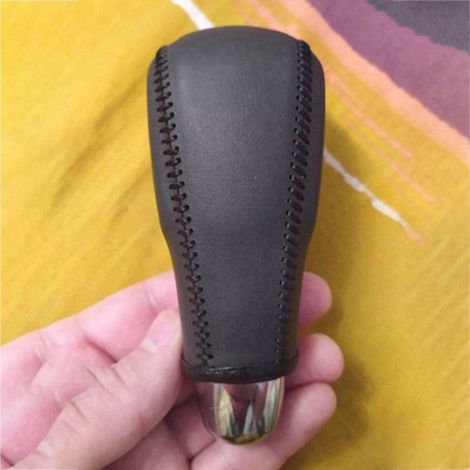 Erhältlich in 2 Farben: Schwarz Material: PU Automatik-Schaltknaufabdeckung, Automatik-Schalttasche. (1/4)