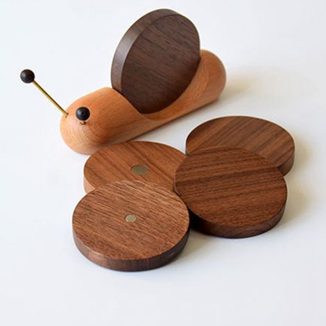 Dessous de verre en bois pour tasses, isolation thermique, jolie forme d'escargot, lot de 5 dessous de verre ronds en bois avec aimants. (1/5)