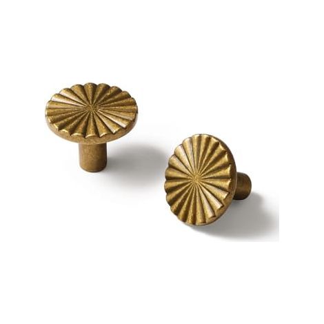 Lot de 5 boutons de meuble en bronze massif, ronds, pour tiroirs de commode ou de placard. Quincaillerie simple en alliage de zinc. (1/5)