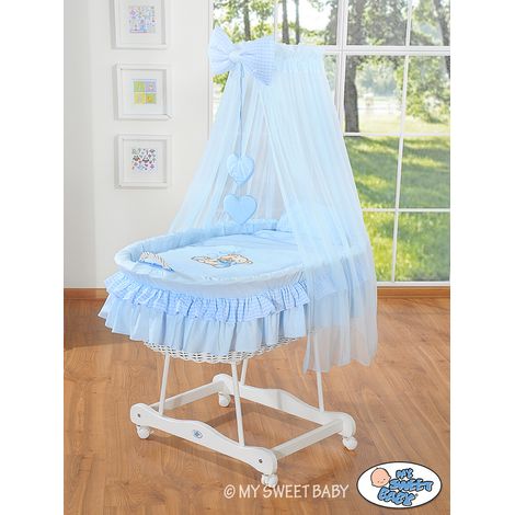 Moisés de mimbre con dosel y osito de peluche con lazo - Ropa de cama blanca y azul (1/2)