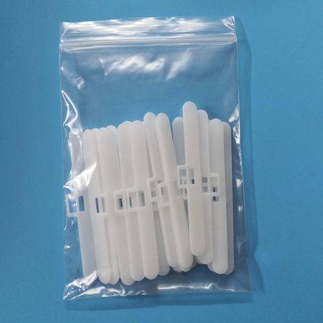 Vertikaljalousien und Venezianische Jalousien sind empfindliche Accessoires. Die Kunststoff-Aufhängeleisten sind 89 mm dick es handelt sich um Doppelleisten, die im Set verkauft werden. (1/5)