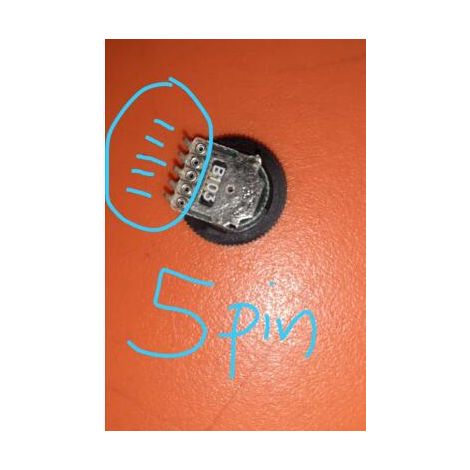 New rotary potentiometer, 16 mm diameter, 2.8 mm thickness, two 7 pins B10KB103. (1/5)