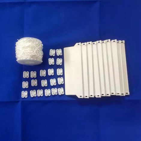 Kit d'accessoires pour store vertical 127 mm : chaînette de lestage de 20 m, 20 boucles à billes, 10 panneaux de lestage. (1/5)