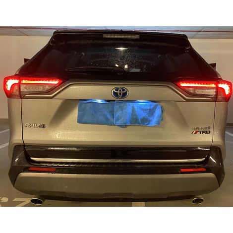 Embellecedor cromado para la tapa del maletero del Toyota RAV4 V 2018+ (1/5)