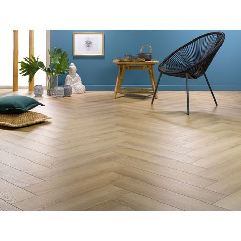 Eiffel Art Construction – Parquet stratifié 12 mm bâton rompu – Dimensions 64,4 x 14,3 cm – Résistance AC6 – Finition synchrone pour zones à fort passage (1/4)