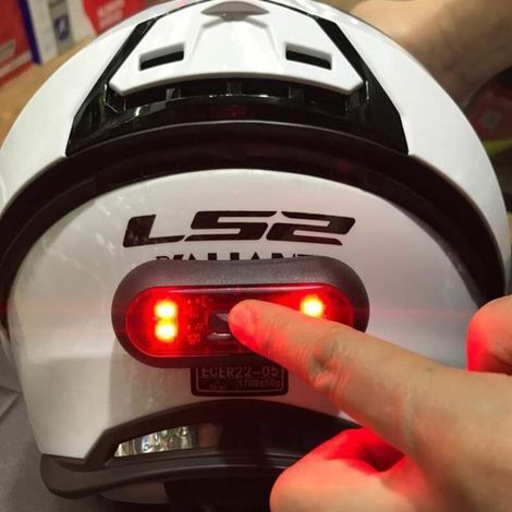 Wiederaufladbares LED-Fahrradrücklicht per USB, Lampe für Helm oder Rucksack. (1/5)