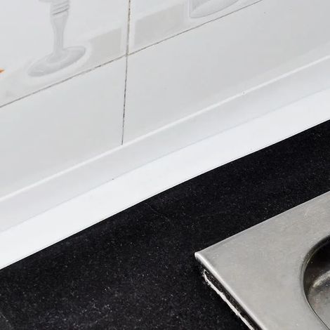 Strip of caulking wall-mounted in PE auto-adhesive waterproof, sealant decorative for kitchen, bathroom, shower, toilets, corner wall 3,2 x 3,8 cm (1/4)