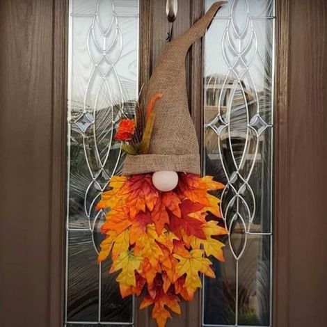 Couronne d'automne avec feuilles d'érable et fleurs, décoration d'Halloween et décoration d'automne pour porte et mur