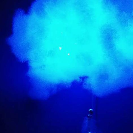 Décoration lumineuse suspendue - Kit de bricolage innovant pour lampe à suspendre - Plumes bleu lac avec lumières (1/5)
