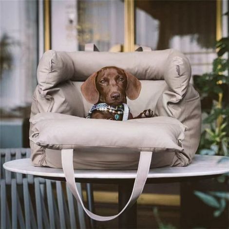 Siège auto pour chiens de petite et moyenne taille, panier de voyage imperméable en cuir souple avec harnais et attache, et sac de transport. (1/3)