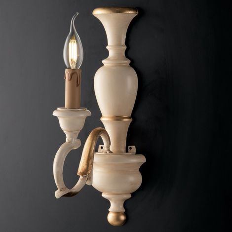 Aplique en madera de marfil y pan de oro una luz 21x h40 cm