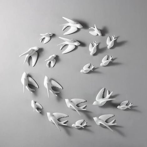 Sculpture murale créative en céramique 3D représentant une hirondelle, idéale pour le salon, la salle à manger, le bureau ou le jardin. (1/5)