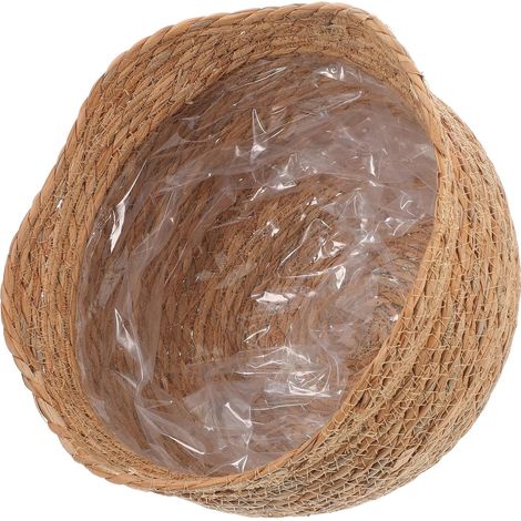 geflochtener Korb aus Stroh als Blumentopf für kleine