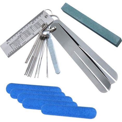 Kit d'outils de réparation pour guitare comprenant des protège-aiguilles, un outil de ponçage pour touche et une règle graduée. (1/5)