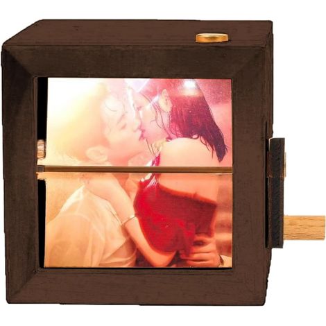 Album Photo Manivelle Mécanique DIY Cube Lumineux LED Électronique Créatif Cadre Photo Animé Pour Couple Ami Saint-Valentin Amour Romantique Souvenir Décoration Maison Anniversaire Étape Mariage (1/5)