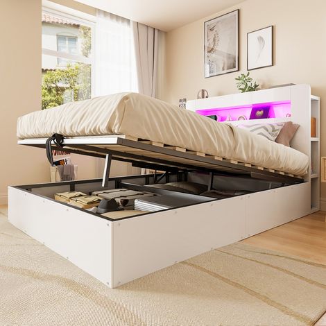 Lit coffre 140 x 200 cm en bois blanc avec rangement hydraulique, tête de lit LED, prises intégrées, niches de rangement, chambre moderne (1/5)