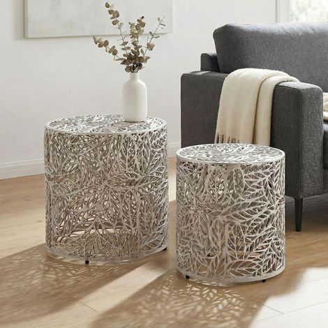 Lot de 2 tables d'appoint rondes design feuilles en aluminium argenté (1/5)
