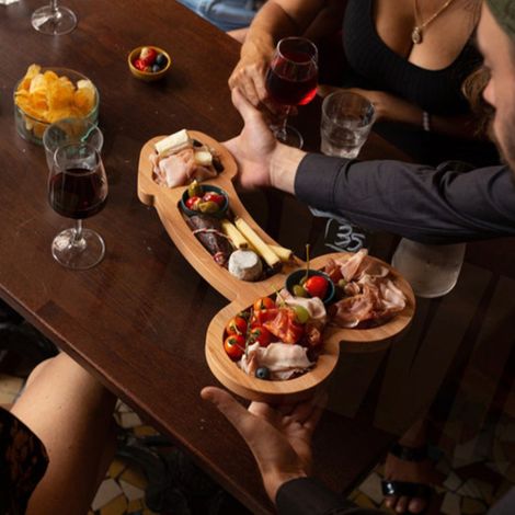 Plateau en bois pour aliments, amuse-gueules, plateau de service de forme originale, décoration en bois pour fêtes, jours fériés, pendaisons de crémaillère (1/3)