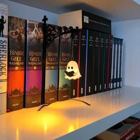 Creative, personalized, portable new Ghost Library Shelf Light bookshelf illumination.
