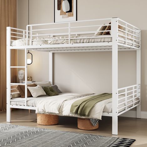 Lit superposé 140x200 cm métal blanc mat avec sommier à lattes - lit double stable pour adultes et enfants avec échelle et barrière de sécurité moderne (1/5)