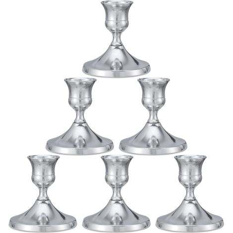 Ein Set aus 6 konischen Kerzenständern aus silberfarbenem Metall, perfekt für Tischdekoration, Weihnachten und als Wohnaccessoire. (1/5)