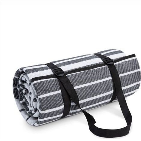 Couverture de pique-nique XXL imperméable avec poignée de transport, idéale pour le camping et la plage. (1/5)