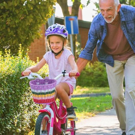 Ensemble panier de vélo pour enfant avec sonnette et rubans de guidon, panier tressé coloré avec autocollants, accessoire universel pour garçons et filles (1/5)