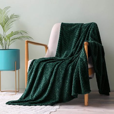 Couverture en Flanelle Super Douce, en Microfibre de Haute Gualité, vert foncé 127 x 178cm, Confortable et Chaude, Convient à Toutes Les Saisons (1/5)