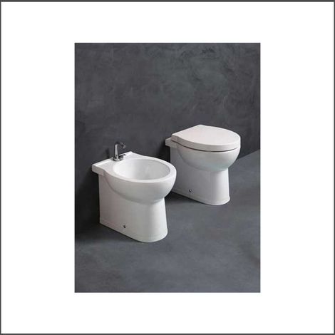 Coppia Sanitari Wc + Bidet a Terra Filo Muro SHORT - Coprivaso Termoindurente Avvolgente Soft Close - Materiale: Ceramica (1/3)