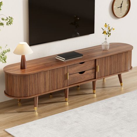 Meuble TV 175 cm avec porte coulissante en rotin, aspect noyer & grand espace de rangement – Table TV style campagne en MDF avec compartiments ouverts, tiroirs & armoire – design naturel (1/4)