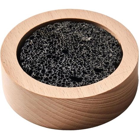 Piccolo diffusore passivo di oli essenziali in pietra lavica, ideale come elemento decorativo in ufficio e in auto. (1/5)