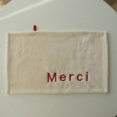Serviette visage douce absorbante, broderie lettre rouge, rectangle, lavable, main, éponge, tissu doux, alphabet M.