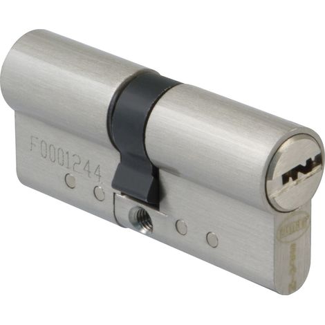 FPLUS candado combinacion 42-30 laton amig , Candado de combinación en latón con arco tratado de acero.
Arco normal.
Con tres rodillos de apertura con posibilidad de alteracion d