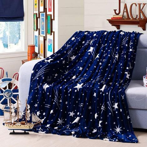 Diese ultraweiche Fleecedecke ist leicht und bequem und eignet sich für Sofas, Betten und Sessel. Erhältlich in Sternenblau und allen Größen – perfekt für jede Jahreszeit.