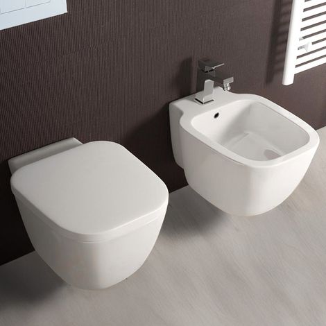 Coppia sanitari sospesi Rak serie One in ceramica con copriwc avvolgente (1/5)