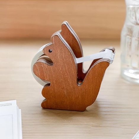 Dispensador de cinta adhesiva con forma de ardilla, Soporte para cinta de escritorio, Diseño único de madera, Cinta estándar, Marrón (1/5)