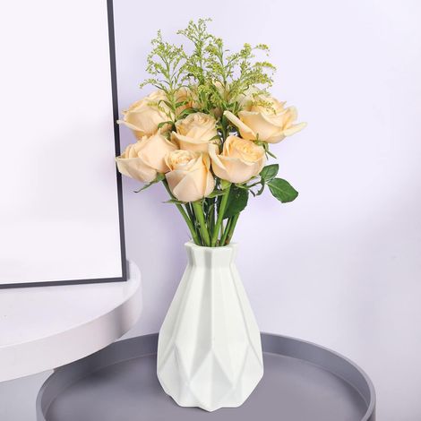 Vase décoratif blanc, 11 x 20,5 x 6,8 cm, vase incassable en plastique, style géométrique minimaliste moderne. (1/4)