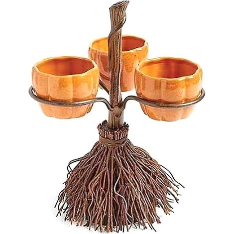 Adorables bols citrouille en résine pour Halloween, posés sur un balai, parfaits pour servir salade de fruits et amuse-gueules lors d'une fête d'Halloween. (1/5)