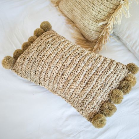 Coussin décoratif en raphia avec garnissage pour canapé et salon, style naturel et bohème - PANGIVO (1/3)