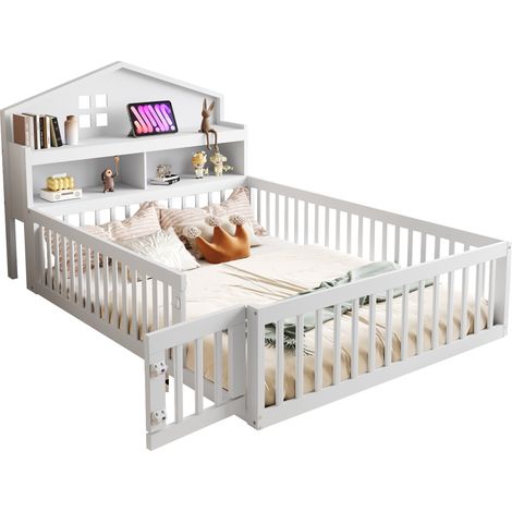Lit enfant en bois massif blanc 140x200 cm, style cabane, avec rangement tête de lit, barrière/porte et sommier à lattes (1/5)