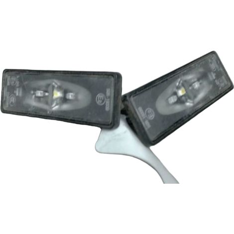[PRODUIT D'OCCASION] Eclaireur Plaque De Police OPEL Corsa ♻️ Ref Oe. 9815225980 - Garantie à vie (1/3)