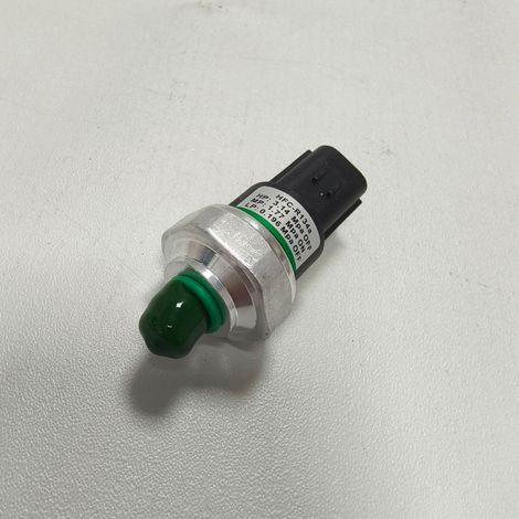 97752-38001 ist ein Druckschaltersensor für Klimaanlagenleitungen in Automobilteilen. (1/5)